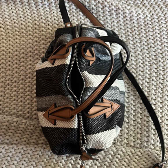 Handbag. Neutral. Patterned. - Picture 2 of 3